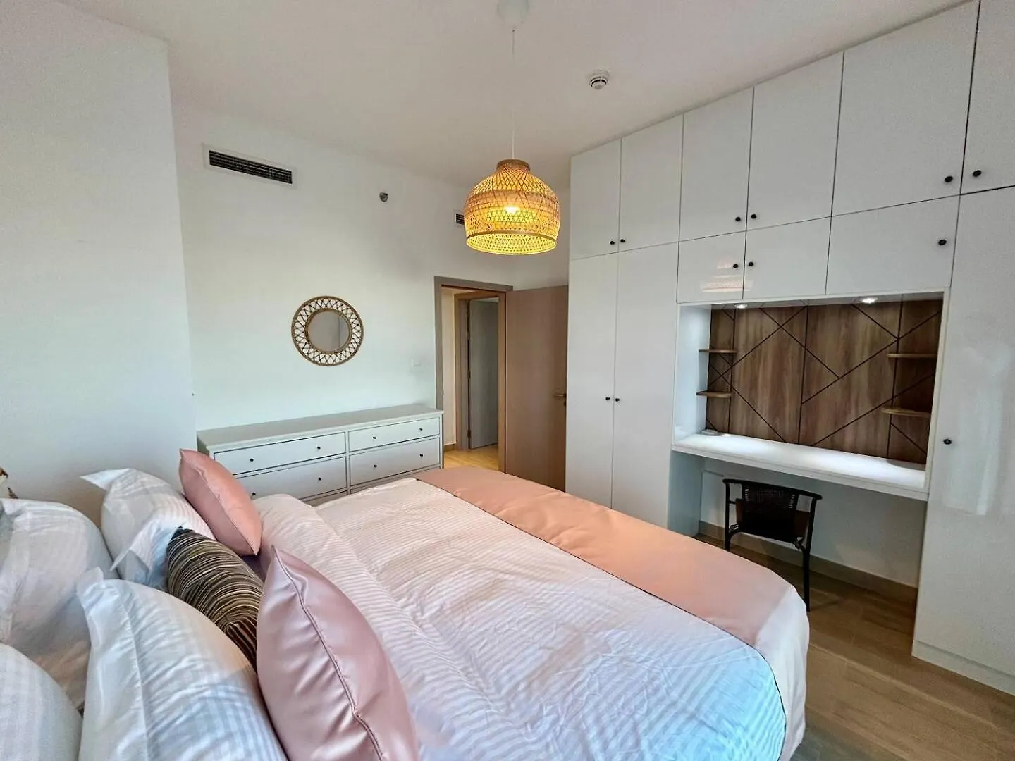 Comfy 2Br Ferrari World View Apartment Abu Dhabi